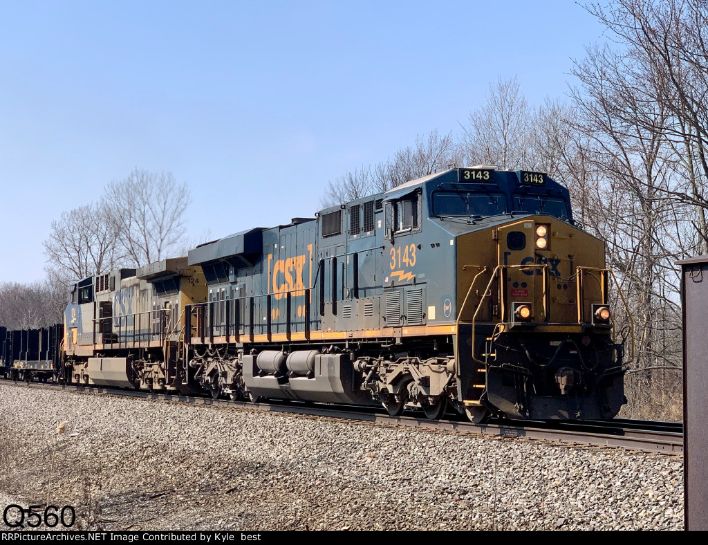 CSX 3143 on Q560